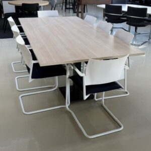 Vergaderset | Tafel 220x110cm | 8 Van der Sluis stoelen
